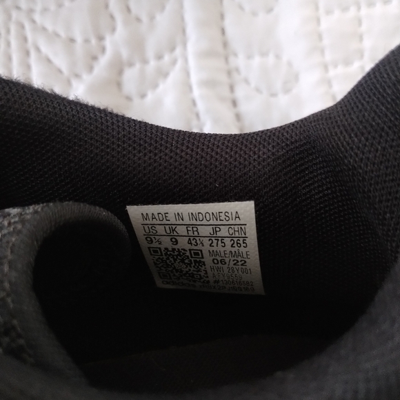 Adidas Men's Black and Gray Athletic Shoes 9.5 - Picture 9 of 10